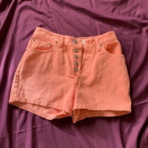 Salmon colored high waisted Levi’s shorts